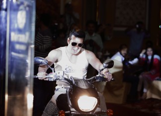 All hail the new “Sikander” in town : Mommar Rana launches his directorial debut.